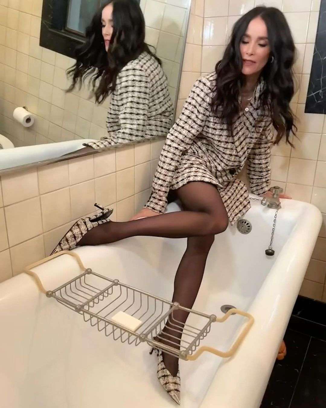 Abigail Spencer Legs