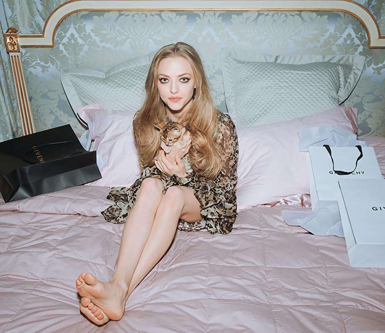 Amanda Seyfried Legs