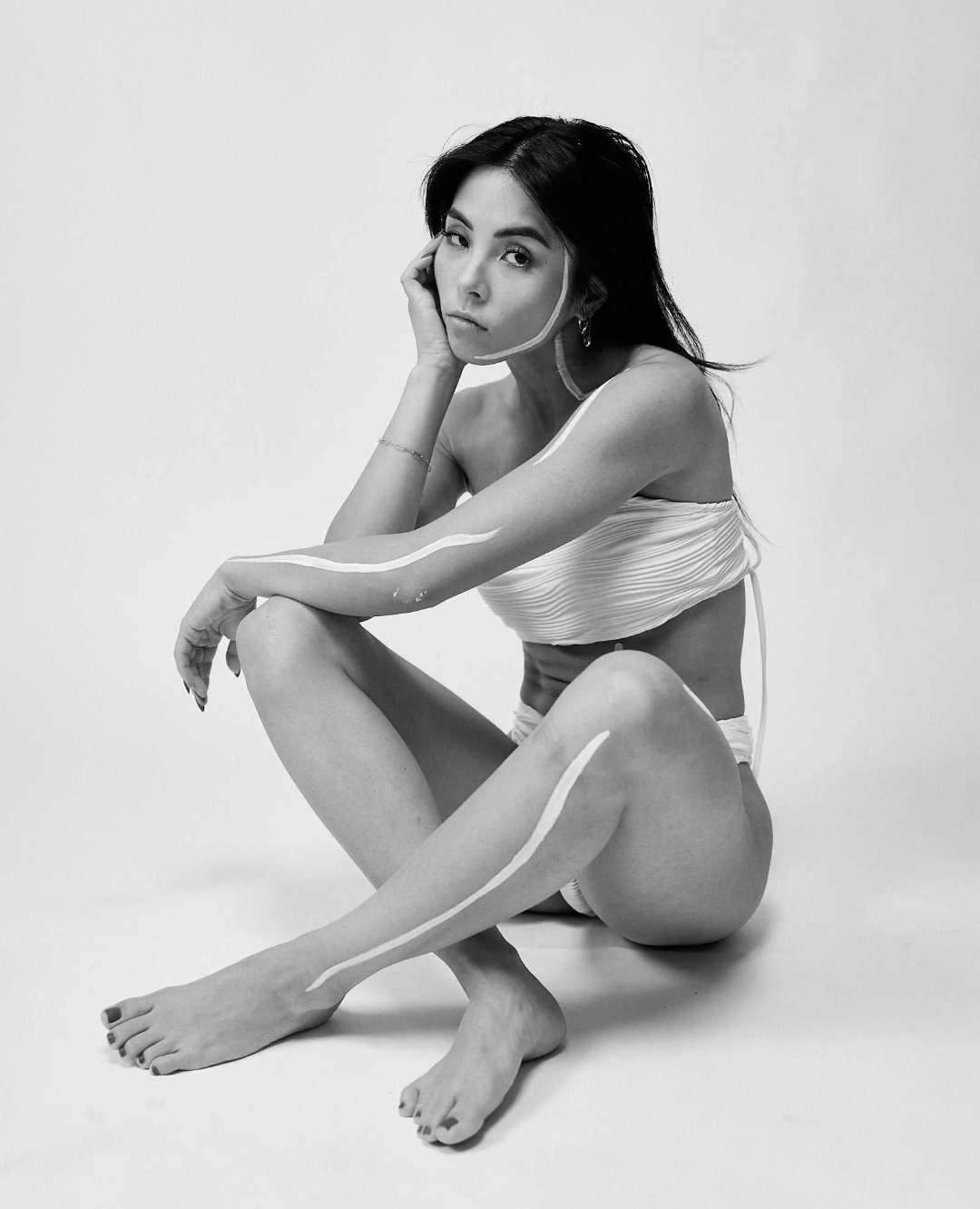 Anna Akana Leg