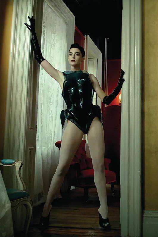 Anne Hathaway Legs