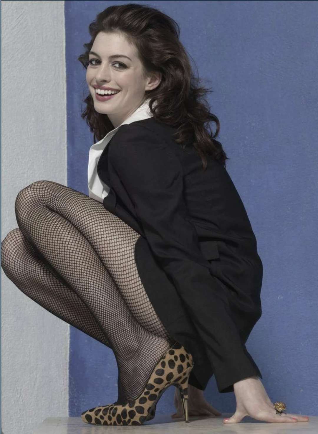 Anne Hathaway Legs