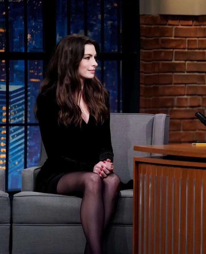 Anne Hathaway Legs