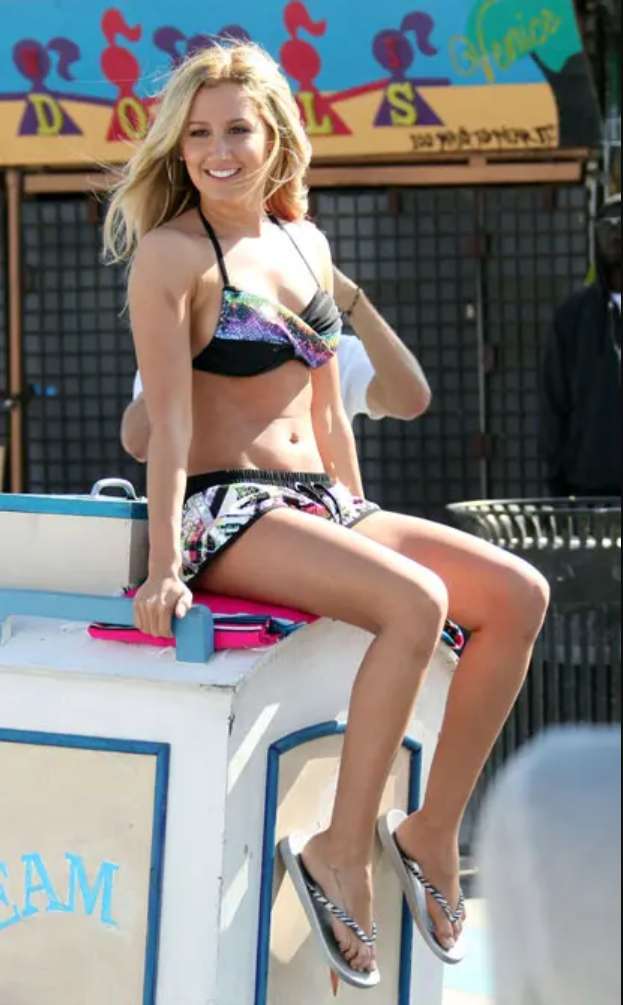 Ashley Tisdale Leg