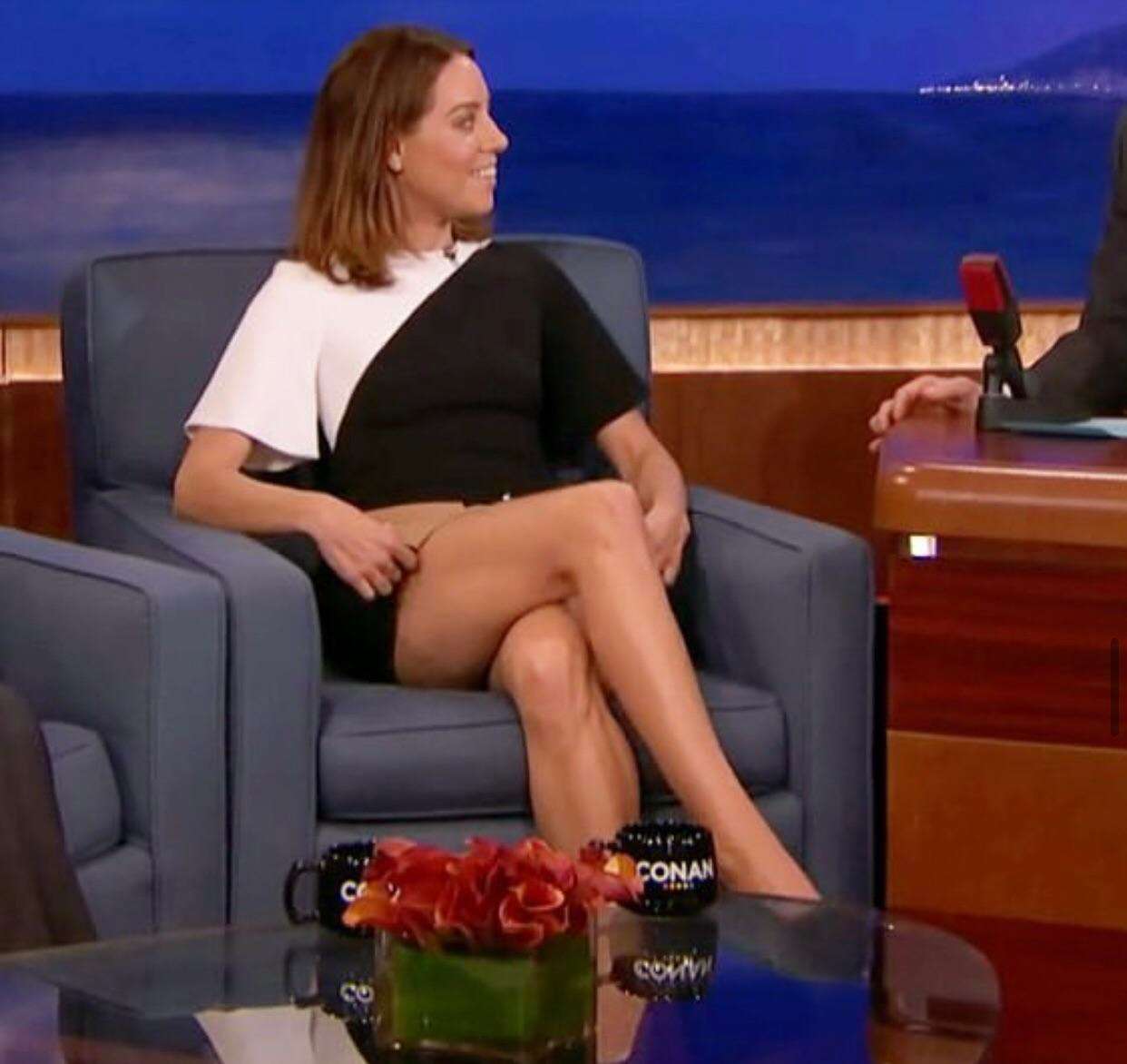 Aubrey Plaza Legs