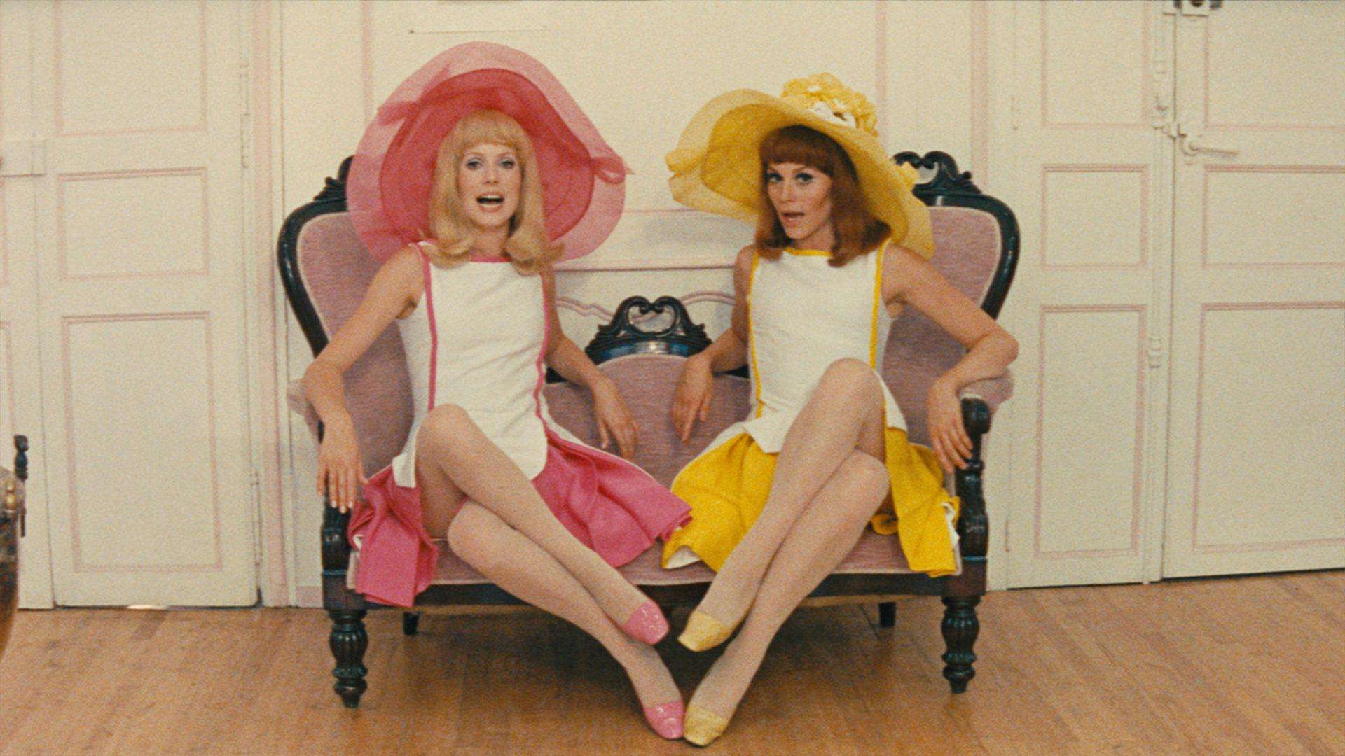 Catherine Deneuve Francoise Dorleac Leg