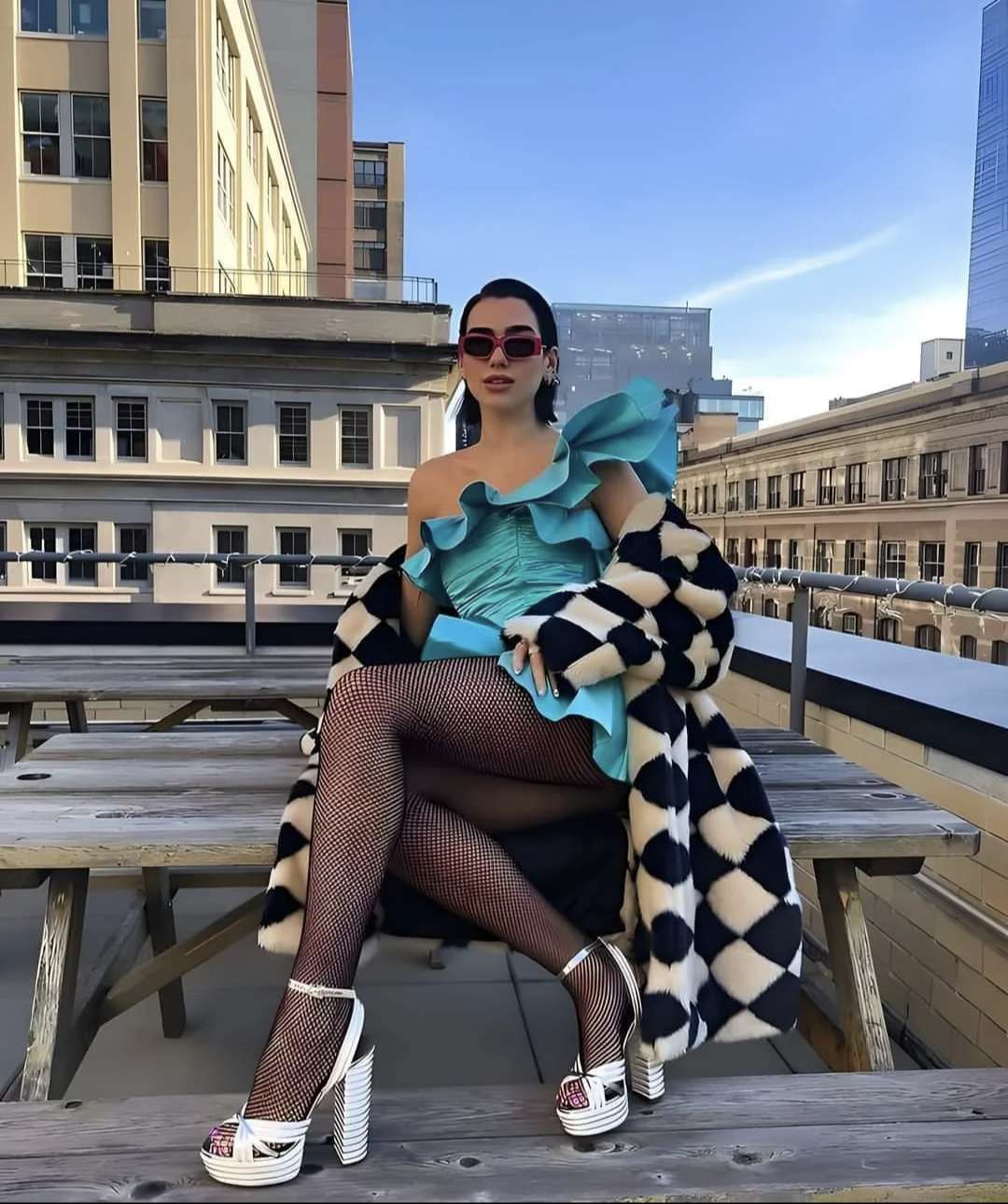 Dua Lipa Legs