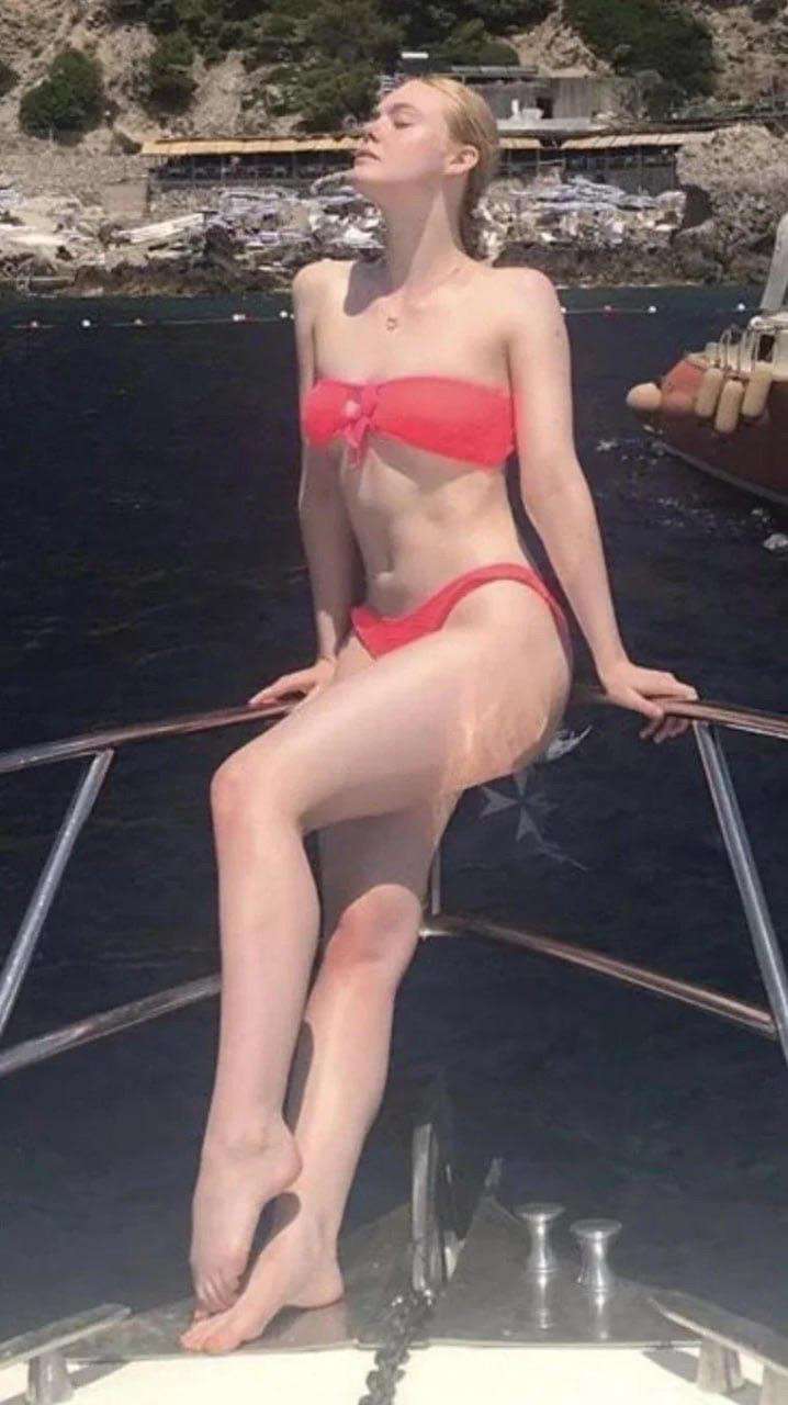 Elle Fanning Legs