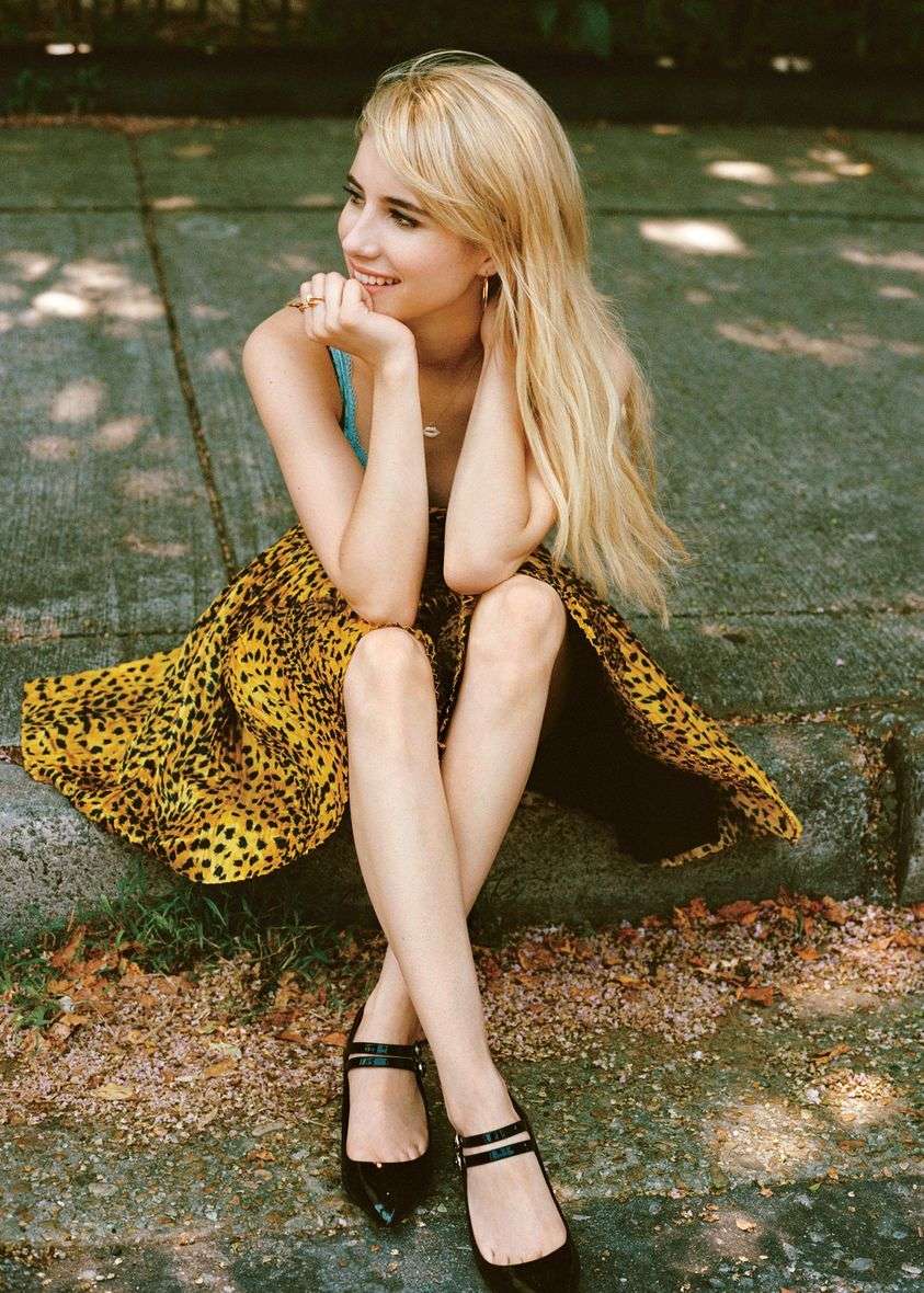 Emma Roberts Legs