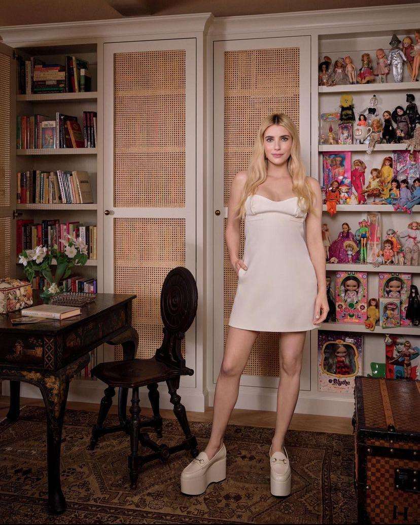 Emma Roberts Legs