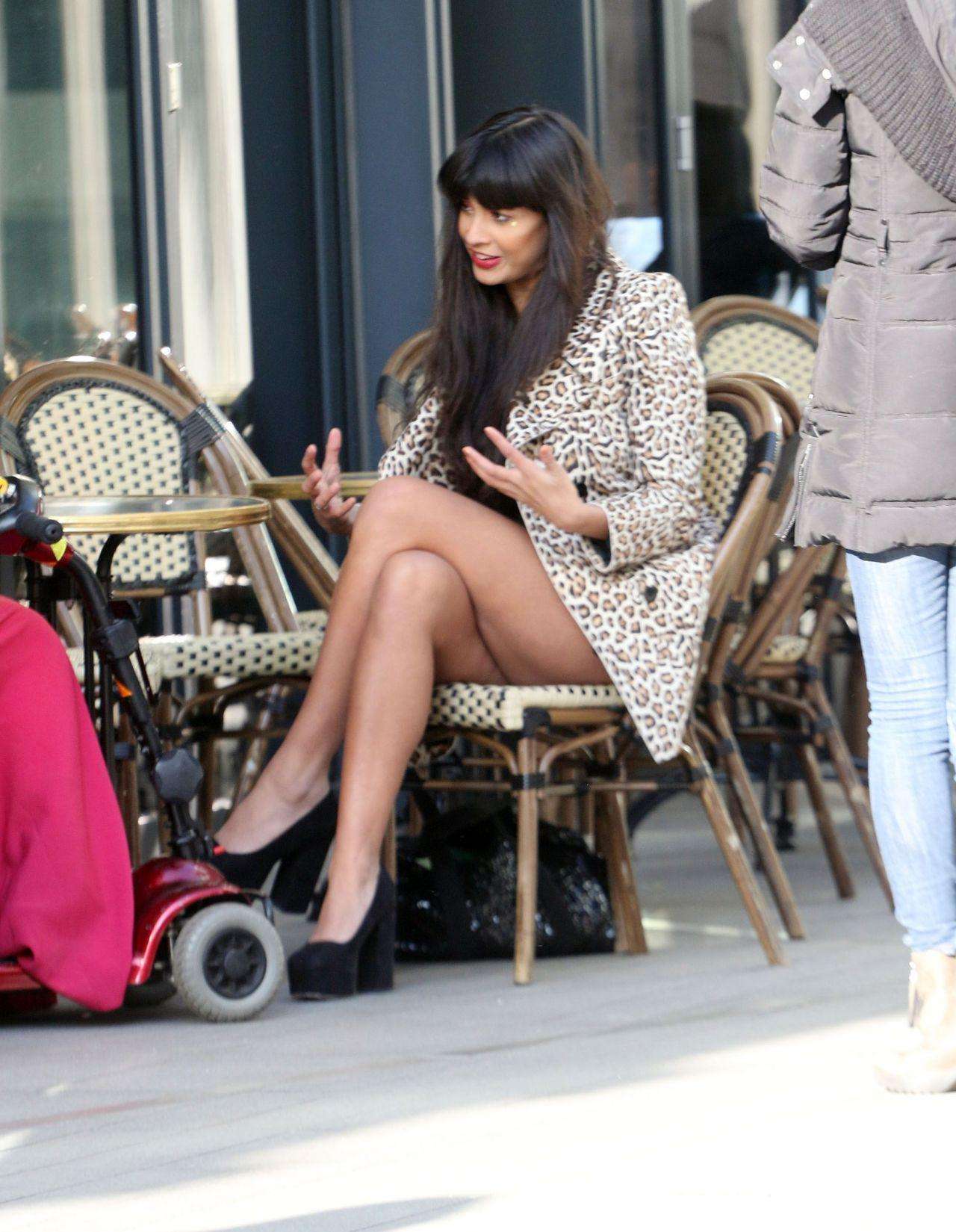 Jameela Jamil Leg