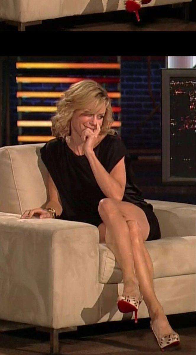 Julie Bowen Legs