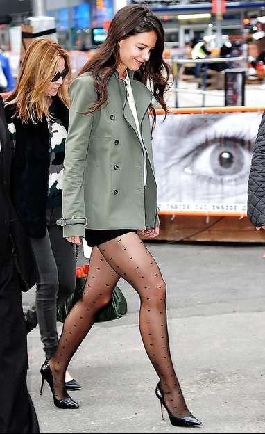 Katie Holmes Leg