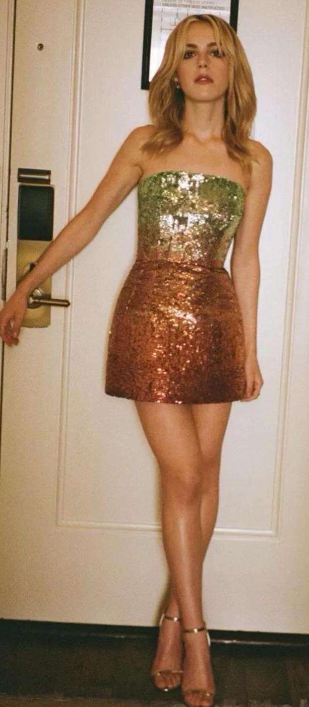 Kiernan Shipka Legs