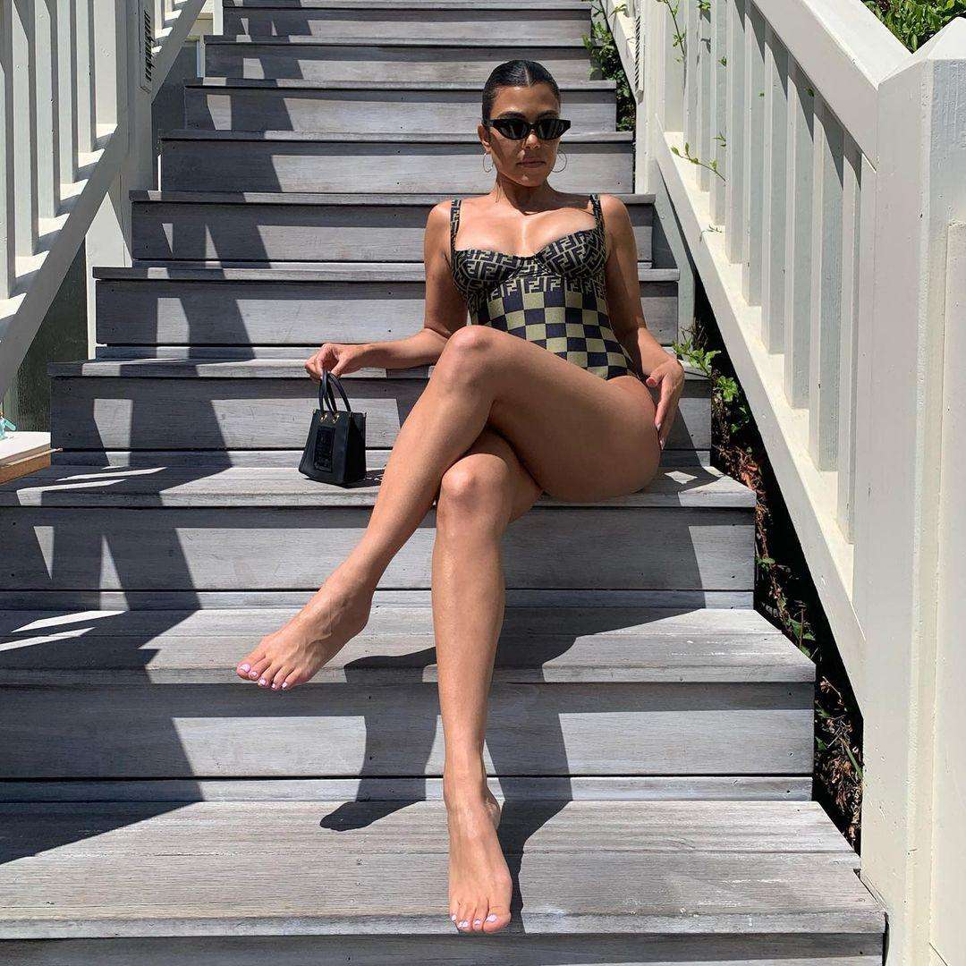 Kourtney Kardashian Leg