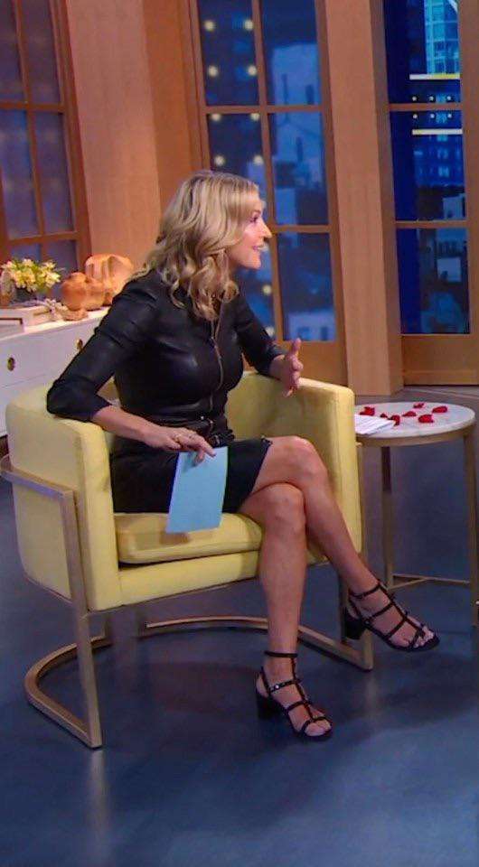 Lara Spencer Leg