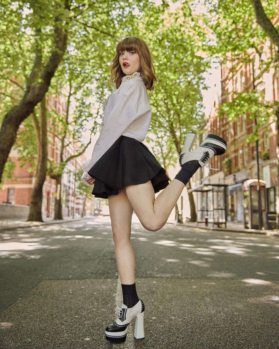 Maisie Peters Leg