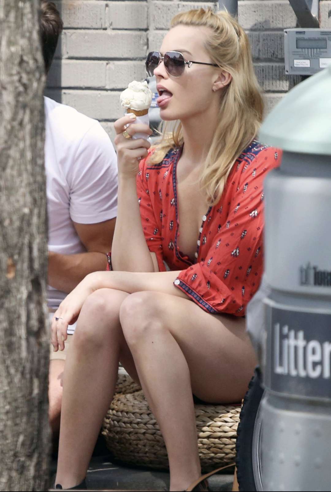 Margot Robbie Legs