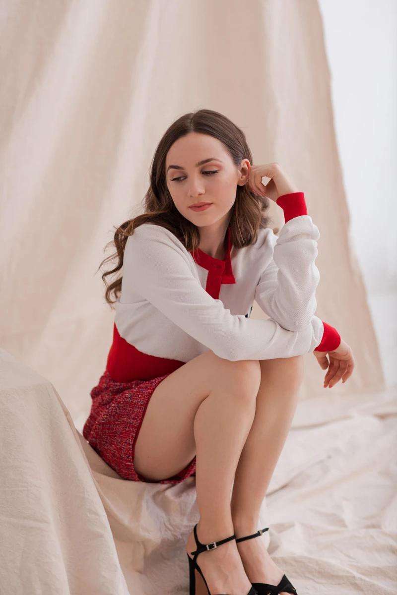 Maude Apatow Legs