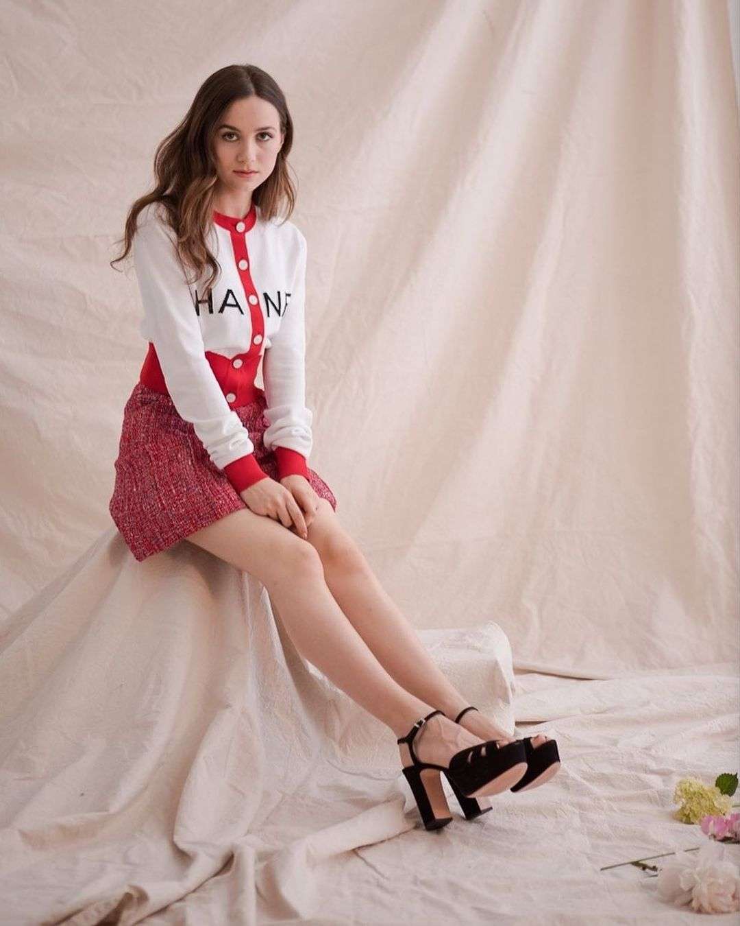 Maude Apatow Legs