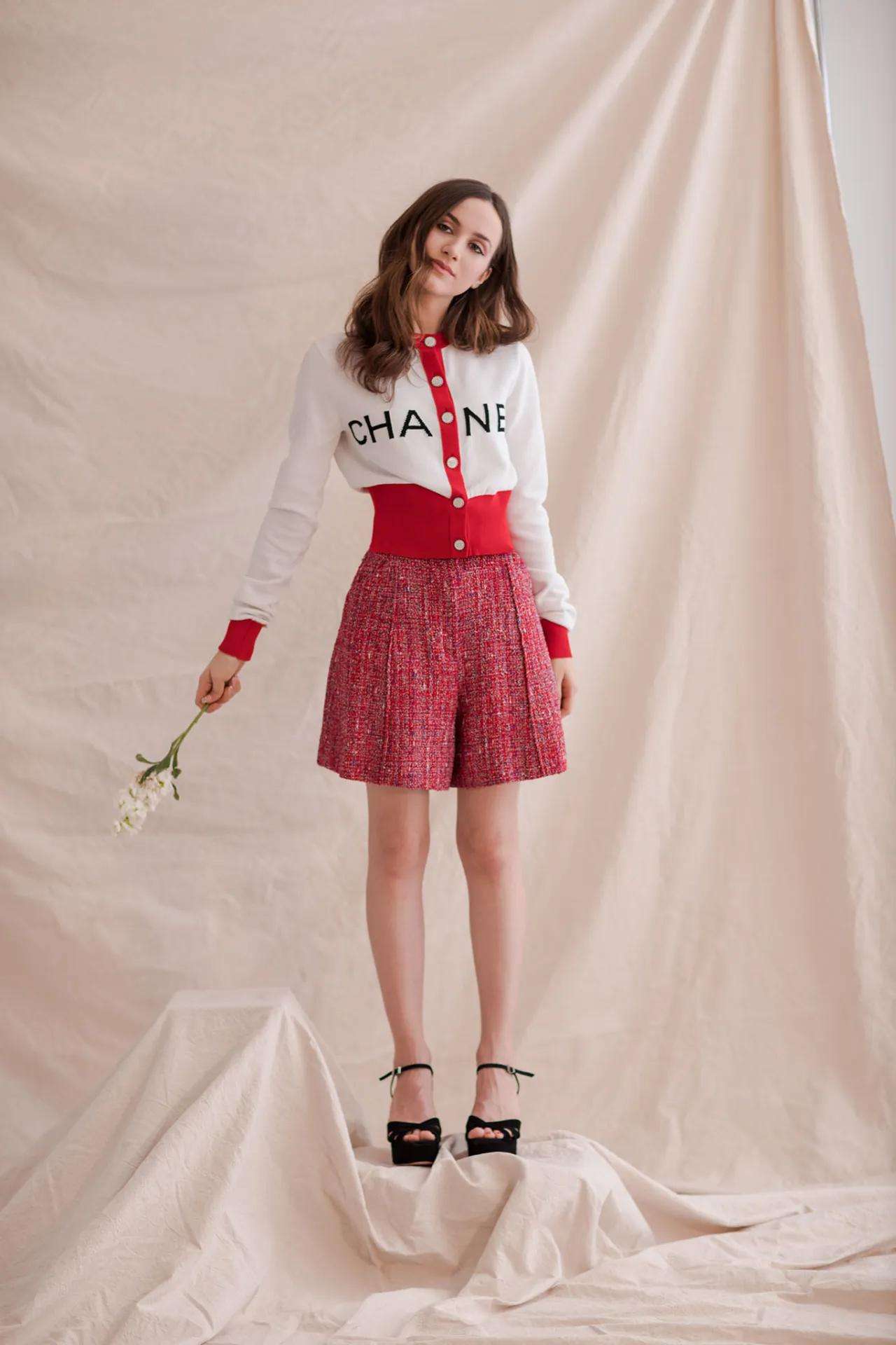 Maude Apatow Legs