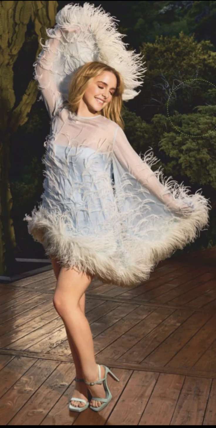 Mckenna Grace Leg