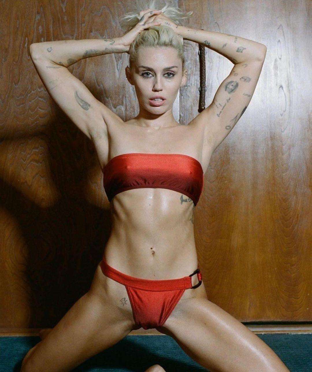 Miley Cyrus Legs