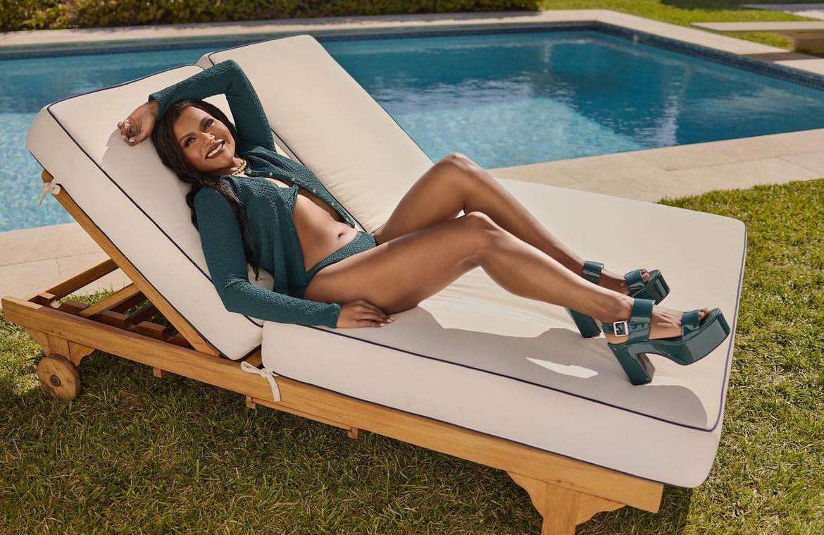 Mindy Kaling Leg