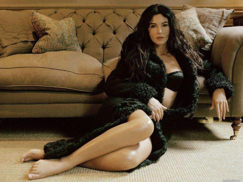 Monica Bellucci Legs