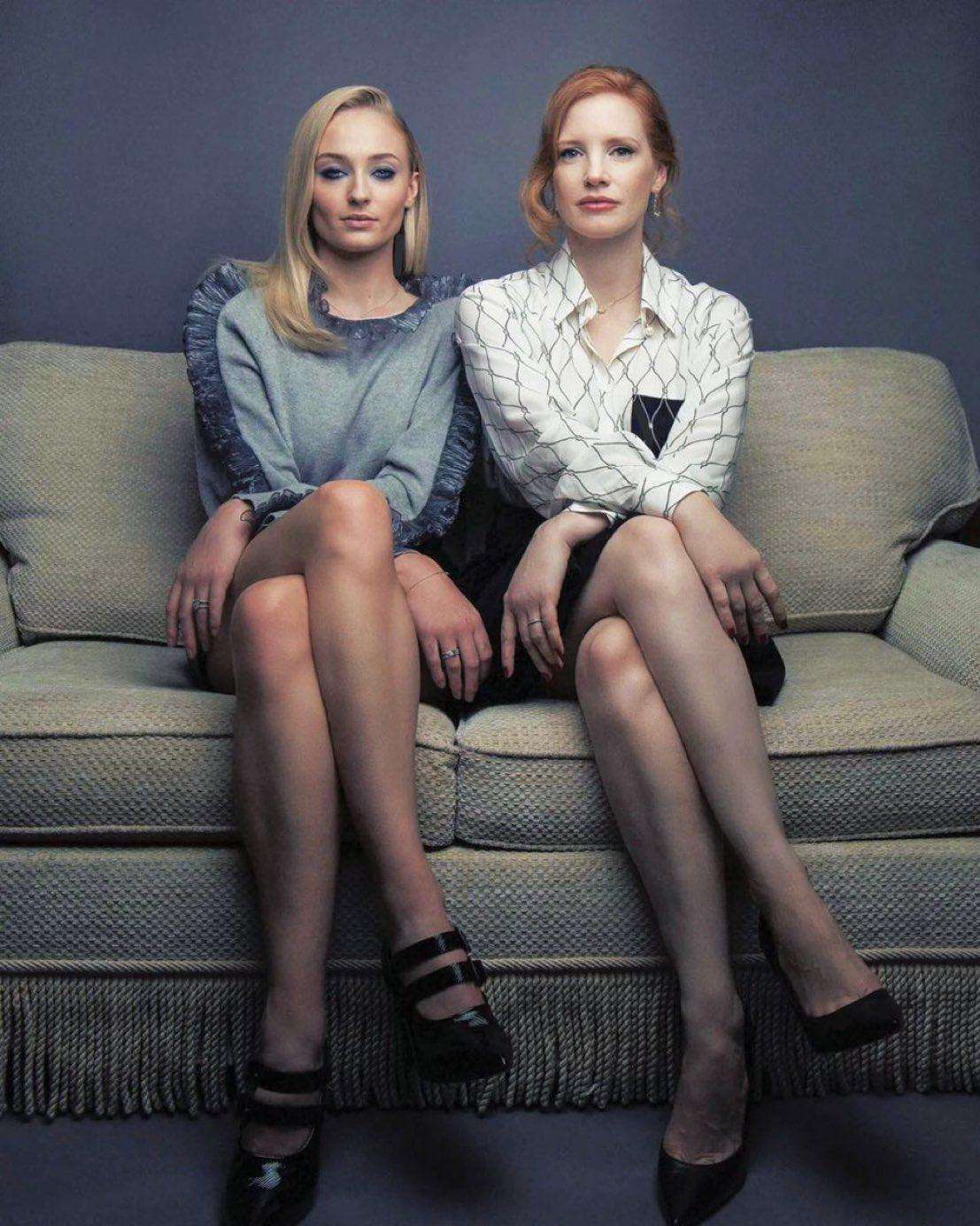 Sophie Turner Jessica Chastain Leg