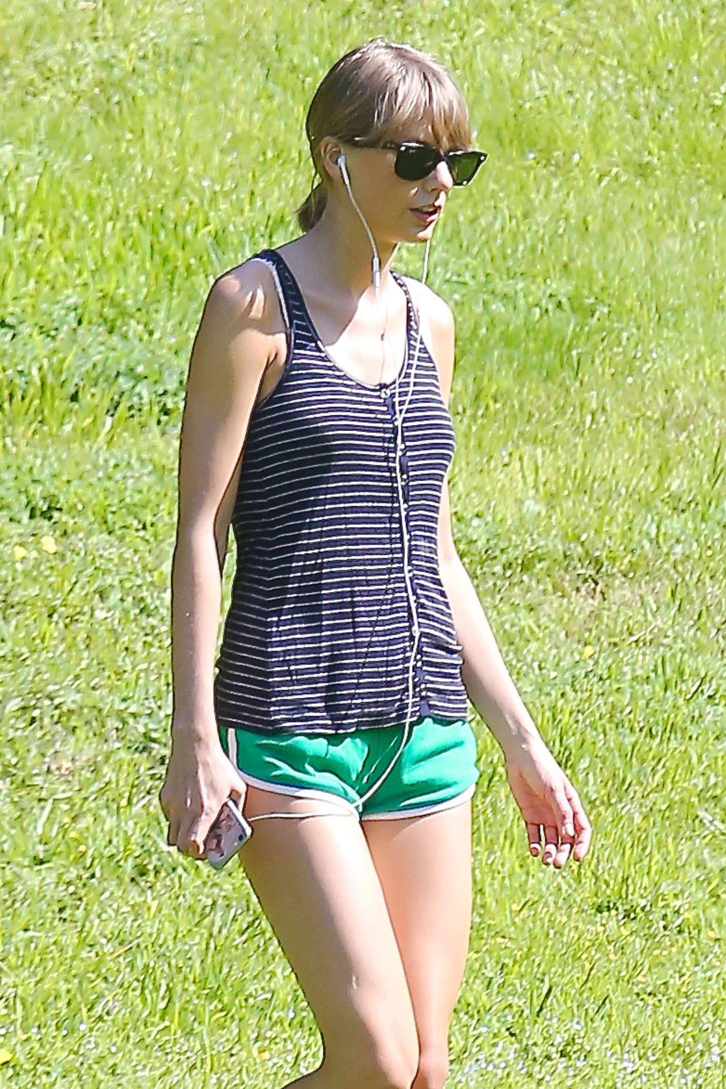 Taylor Swift Legs