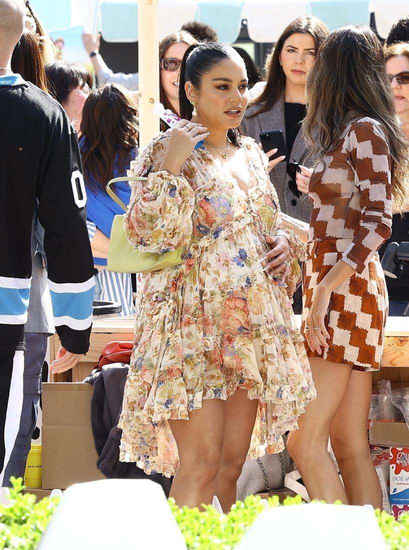 Vanessa Hudgens Legs