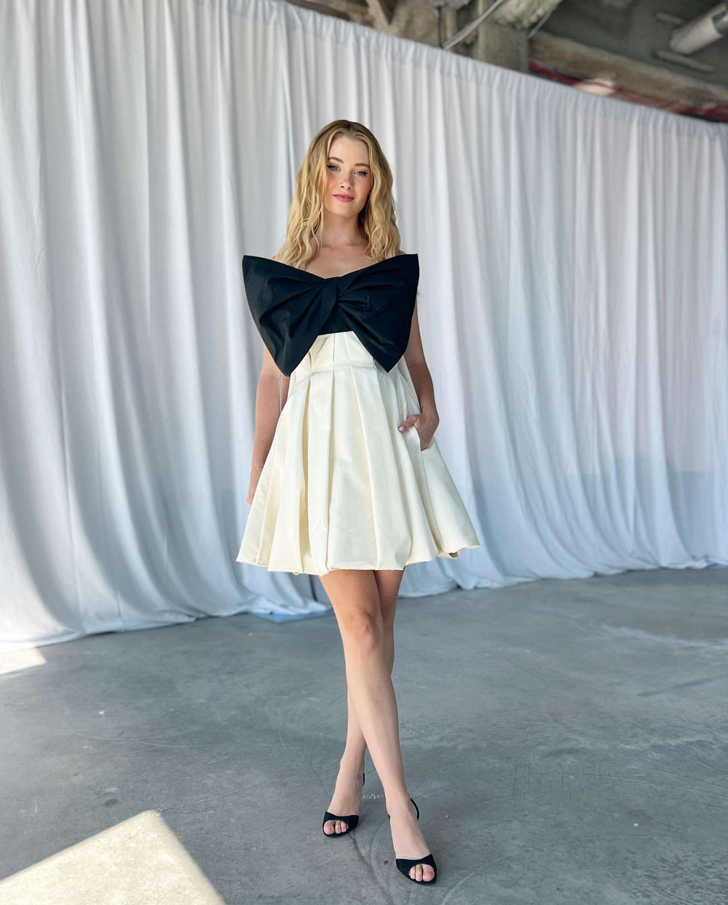 Virginia Gardner Legs