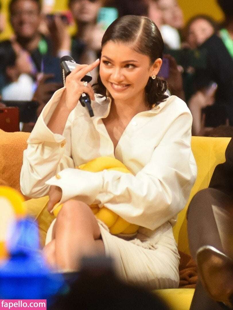 Zendaya Coleman Legs Leg