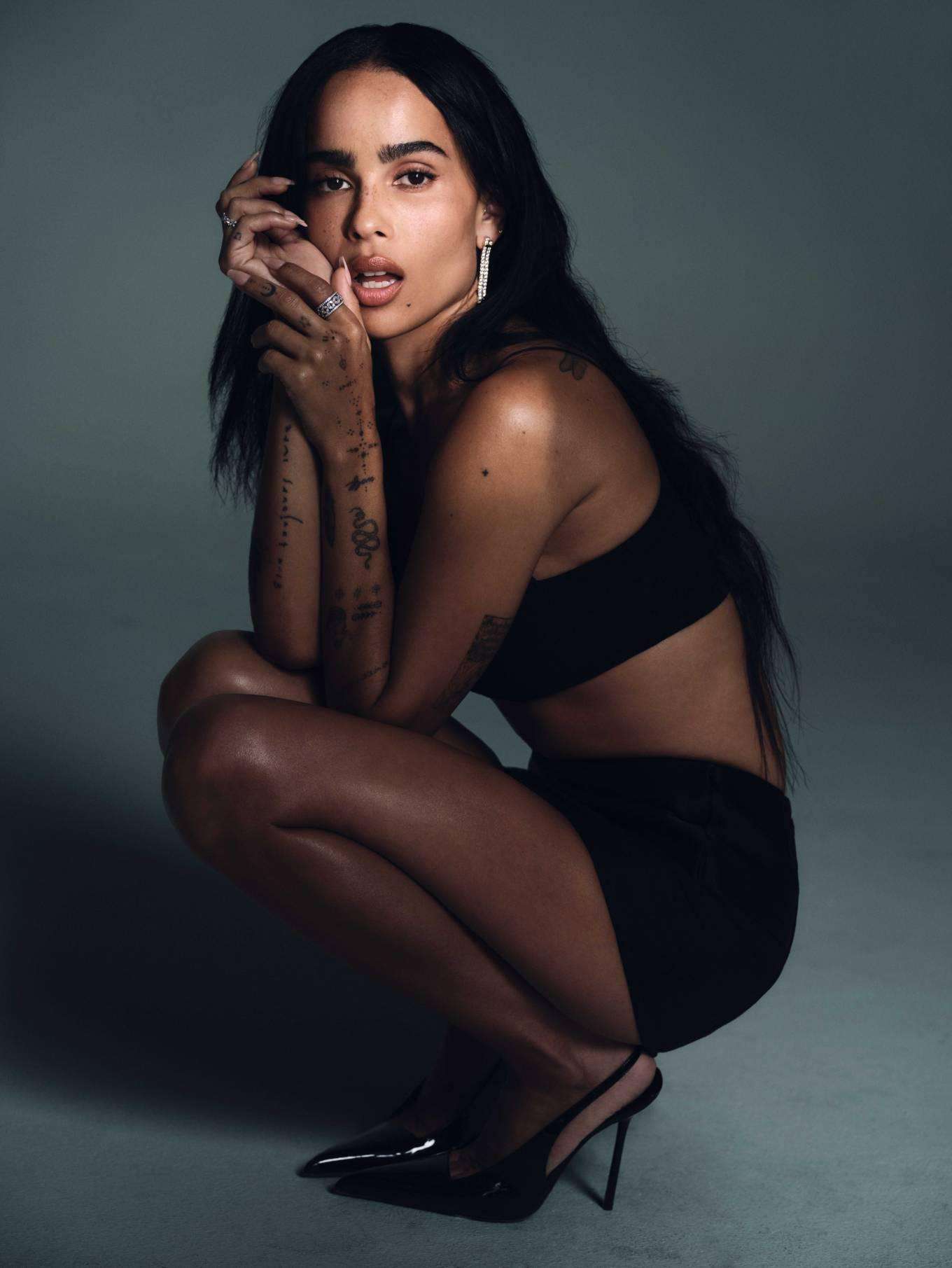 Zoe Kravitz Leg